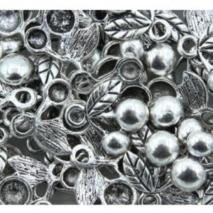 Berry - 18 x 16mm - Antique Silver
