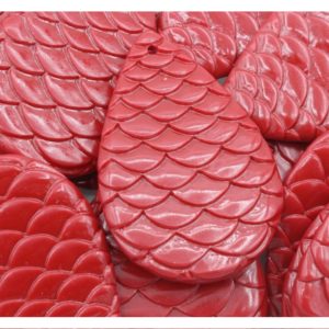 43 x 32mm Reconstituted Shell Scale Drop - Red