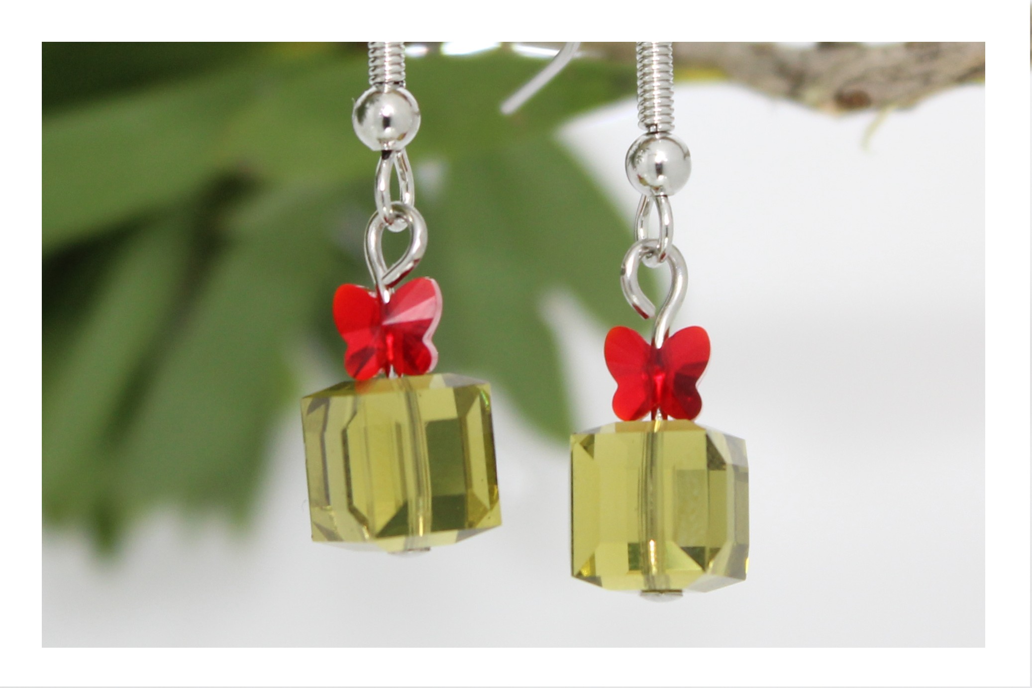 Crystal Present / Bow Earring Olive Bead, Trimming & Craft Co