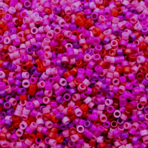 2.5mm Bugle Bead – Dark Pink Mix – Price per gram